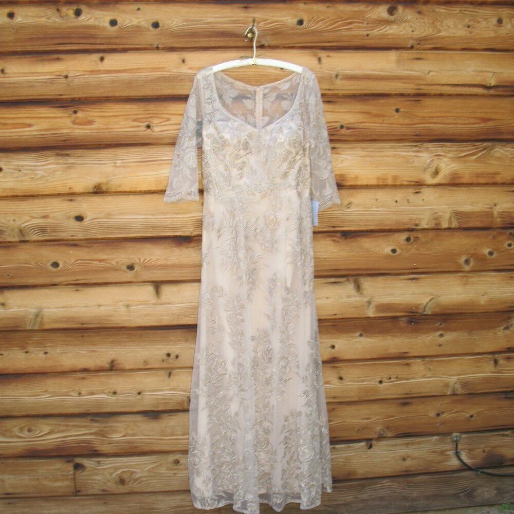 La Femme Women’s Floral Embroidered Mesh A-Line Gown Dress - Picture 4 of 16
